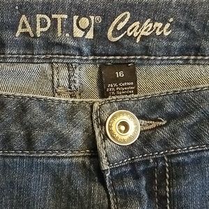 APT. 9  Woman's Demin Glitter Capri Size 16